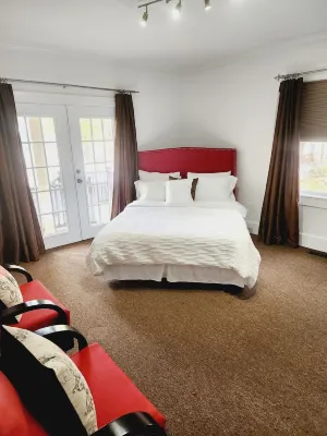 Comfortable and conveniently located. Hotels near Chevalier Theatre