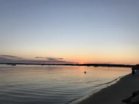 Lovely Cape Cottage 2 bedroom with private beach and central air.