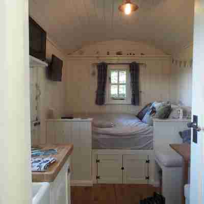 Shepherds Hut with stunning views located on the edge of the peak district Rooms