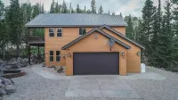 Cheerful 4-bed 4 bath Cabin with Jacuzzi