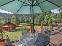 Cozy Lake Front Cabin on Chain Lake! Hotele w: Pend Oreille County