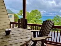 Beech Mountain-Walk to Ski Slopes/Sledding Hill/Restaurants -Room for 2 Families