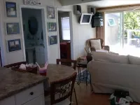 AIR CONDITIONED 4 Bed/2 Bath Beach House