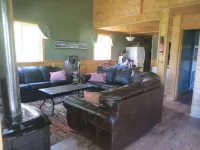 Mountain Cabin boasting several outdoor amenities for all seasons