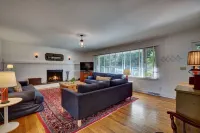 TWO BLOCKS FROM MAIN ST 5 BDRM/ 3 BA, WiFi. HD.