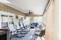 Lakefront -Heated Pool -EV Charger -Dock -Fire Pit -Kayaks -Game Room