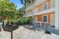 Miramar Beach condo located across from the beach in quiet complex. Hotels in Miramar Beach