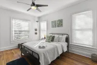 Hurricane Safe Haven Bungalow Near Armature Works Hotels in Tampa