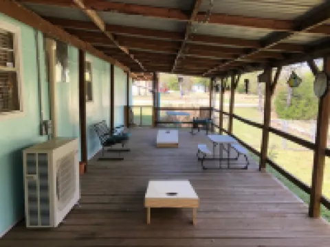 Juniper Cabin--wildlife w/ serene patio and outdoor experience--30/50 amp hookup