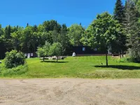 Cozy Cabin in Lovely Errol with Direct Trail Access, Close to Town (Cabin 2) Hotels in Errol