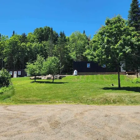 Cozy Cabin in Lovely Errol with Direct Trail Access, Close to Town (Cabin 2) Отели в г. Эррол