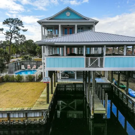 Pet Friendly, Boaters Paradise, 2 Boat Slips, Covered Outdoor Kitchen & Pool