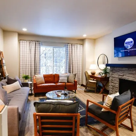 THE MCCALL HIDEAWAY - Cozy Downtown Retreat