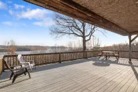 Peaceful cabin with a lovely view of the TN river---the PERFECT weekend getaway! Hotels in Humphreys County