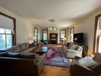 Charming Historic Getaway: Unwind in Lancaster's Timeless Elegance