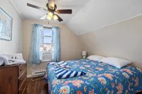Steps to Hampton Beach and all entertainment! 4 bedrooms, pet friendly!