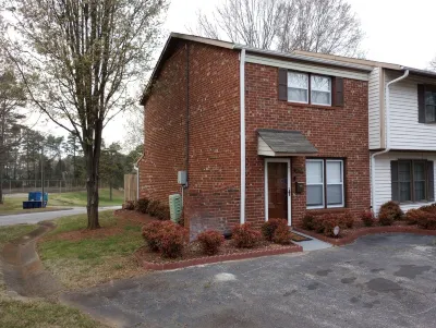 Nice CozyHome, Winston-Salem Hotels near Salem Lake Park
