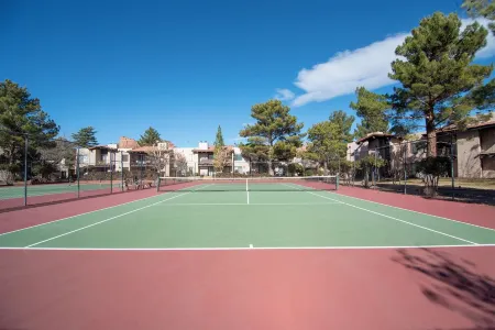 Prickly Pearadise: 3-Bedroom Condo in Sedona with Hot Tubs, Pool & Tennis Отели рядом с достопримечательностью «Белл Рок»