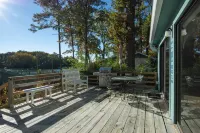 Waterfront Getaway: Kayaks, Paddle Board, Fishing!