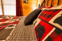 1BR Cozy Cabin - Romantic, Hot Tub, Couples, RELAX in Pigeon Forge
