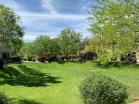 Scottsdale Desert Getaway! Prime location! Quality! Comfort!! Sun! 프레스필드 트레일헤드 - 스코츠데일 맥도웰 소노란 보호지역 주변 호텔