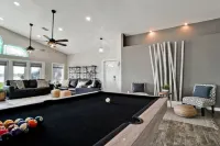 SLEEPS 10, HTD POOL, WATERFRONT, PRIVATE DOCK