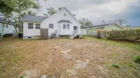 Dog friendly, short walk to beach, super clean