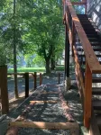 Gorgeous Guest House, Mature Setting, 1 Minute to the Lake.