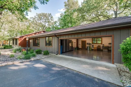 Kentucky Deer Run- Wheelchair Accessible, Lakefront, Private Dock, Fully Updated