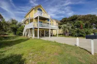 "Always Sunny" Beautifully Remodeled Home, Quick Walk to Beach