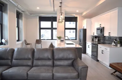 New, 2 Bedroom, 2 Bathroom Condo, Downtown Lincoln โรงแรมใน