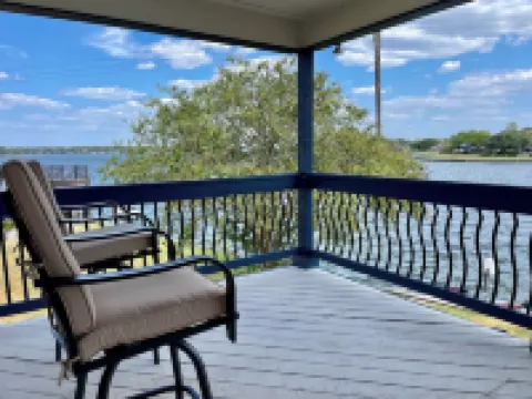 Linda's Lake House Waterfront on Lake Conroe
