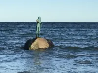 SELLIN-Wilhelmstraße, mod. apartment in top location, 200 m to the beach / pier, terrace