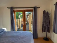 Found at the foot of Roundway Hill with it's own secluded garden. Pet friendly.
