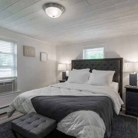 Clean Luxurious Retreat, Parking, Restaurants, Near New Hope. <1mile Del river