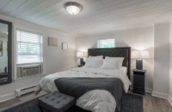 Clean Luxurious Retreat, Parking, Restaurants, Near New Hope. <1mile Del river