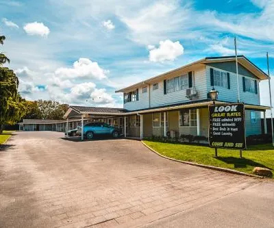 Colonial on Gladstone Hotels near Gisborne Airport