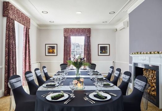 델타 호텔 로열 카운티의 고풍스러운 복도