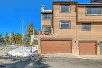 Cedars 42•True Ski in/Ski Out•Walk to Main Street•Sleeps 10•Peak 9•Hot Tub•Pool!