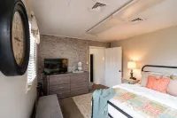 Newly renovated Carriage House, on lovely property near Intercourse, PA Rumspringa Brewing Company 주변 호텔