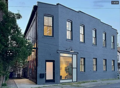 Artist's Loft steps from UPAC! Hotels in Kingston