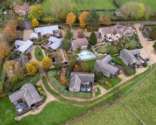 Clover Croft lodge - sleeps 4/5 with private hot tub Hotels in Cheddar