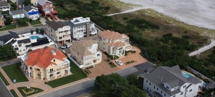 Luxury Mediterranean Mansion -Pool, Elevator, Roof Deck,3rd House From The Beach Hotéis em Brigantine