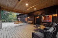 Luxurious Forest Getaway at Historic Baughman Park New Log Cabin 2
