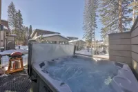 Hygge Cabin—Elegant, Pet-Friendly Escape with Ski Shuttle and Serene Setting