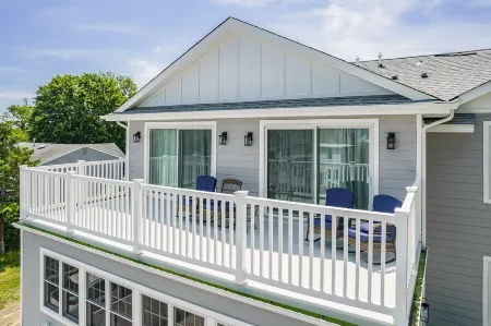 7 Bed/4 Bath, Salt Water Pool, Walk to beach/boardwalk Отели рядом с достопримечательностью «Summertime Surf School - Point Pleasant Beach»