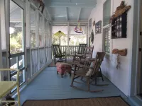 Historic raised Tybee cottage, very cool, comfortable and oh so Tybee!