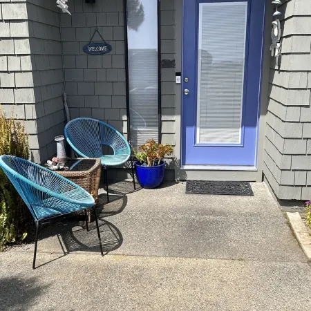 Pure Serenity at Harbour Sounds- open and airy.  A quick walk to the beach