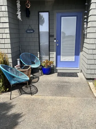 Pure Serenity at Harbour Sounds- open and airy.  A quick walk to the beach