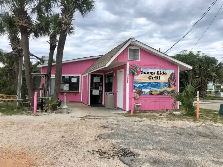 Ask about Spring break specials!   Golf cart, access to semi private beach 30a Отели в г. Саннисайд